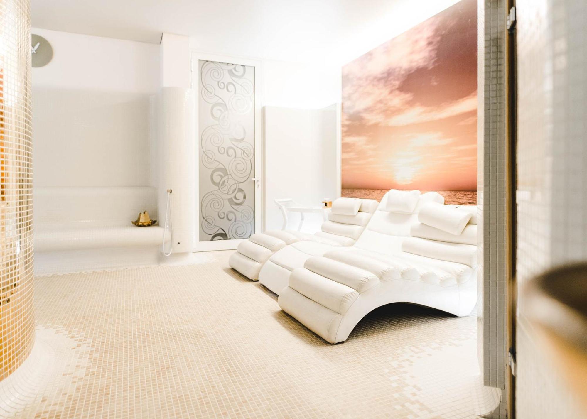 Hotel Court Wellness&Spa Kedzierzyn-Kozle Ngoại thất bức ảnh