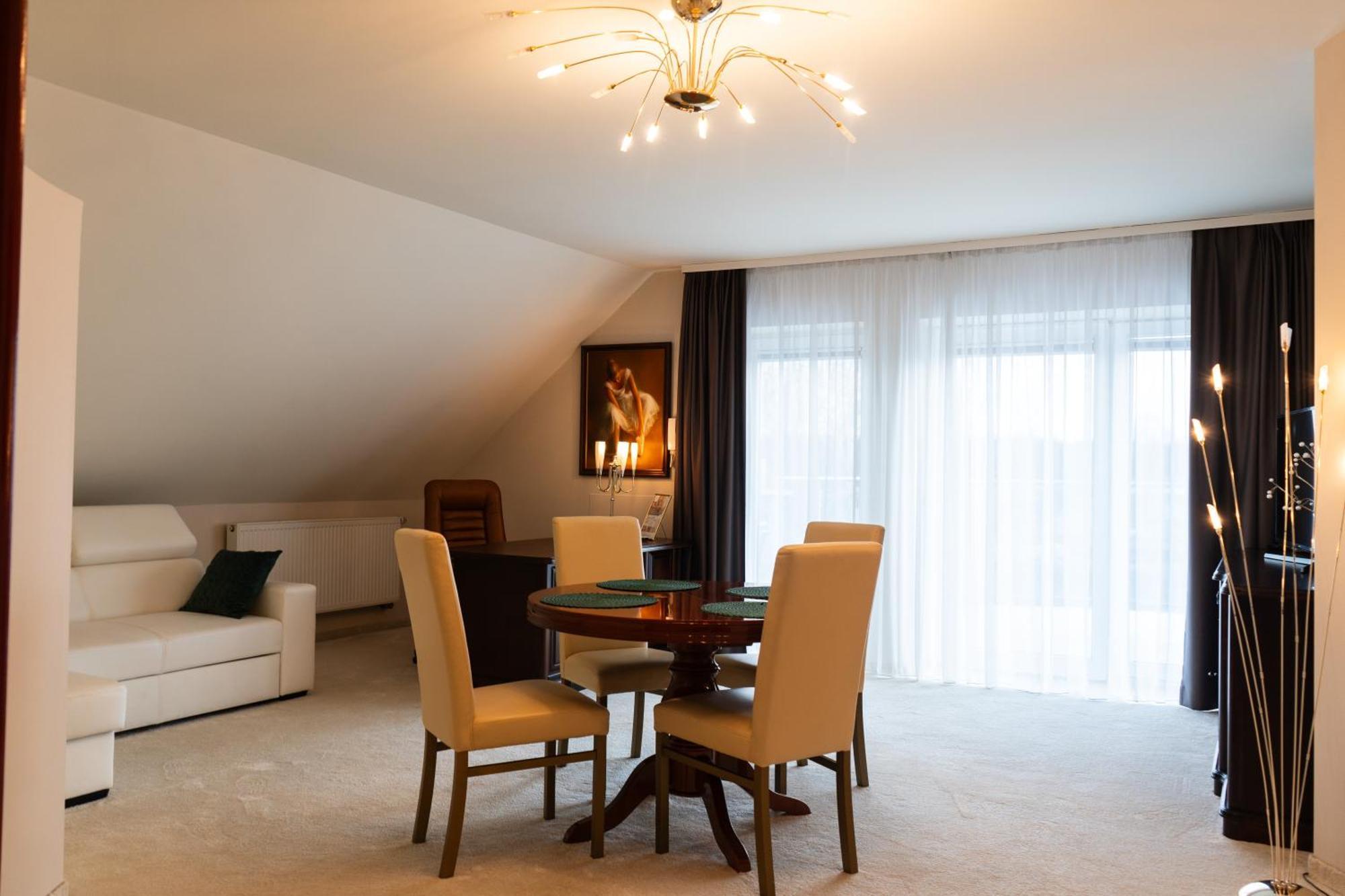 Hotel Court Wellness&Spa Kedzierzyn-Kozle Ngoại thất bức ảnh