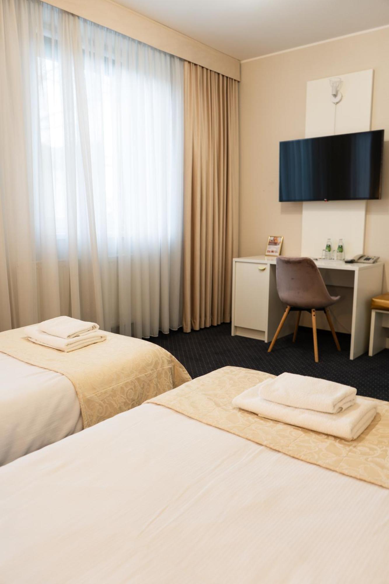Hotel Court Wellness&Spa Kedzierzyn-Kozle Ngoại thất bức ảnh