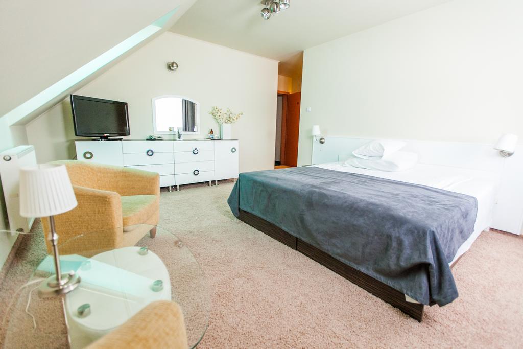 Hotel Court Wellness&Spa Kedzierzyn-Kozle Ngoại thất bức ảnh